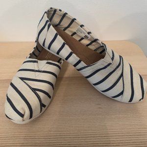Striped Toms Slip Ons (8.5 W, LIKE NEW)